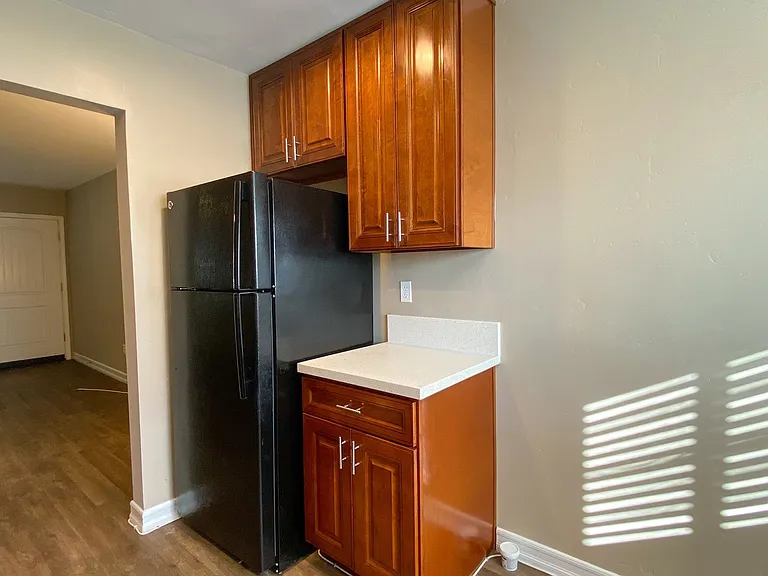 CG - Euclid Apartments — Photo 7