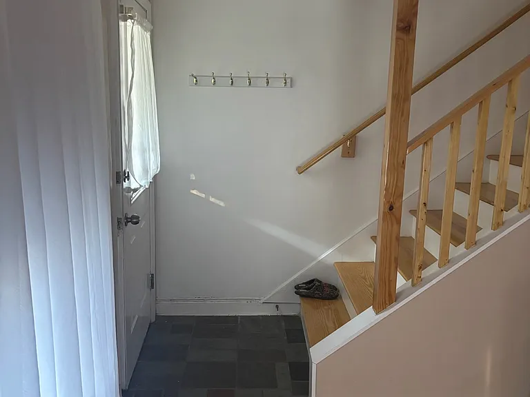 210 Russell St — Photo 6