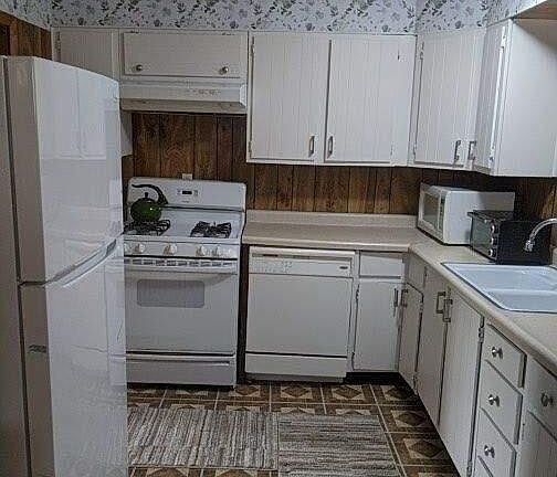 3rd image of 2928 E 35th Ave