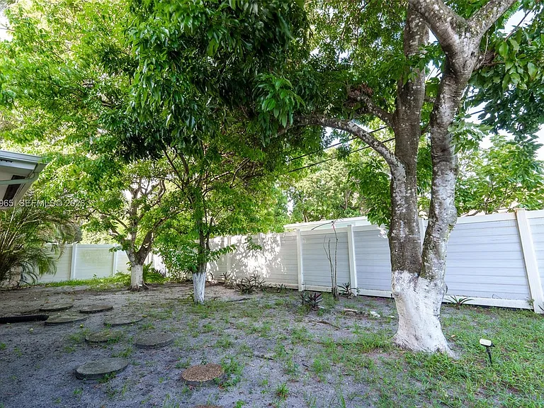 740 Ridgewood Ln — Photo 21