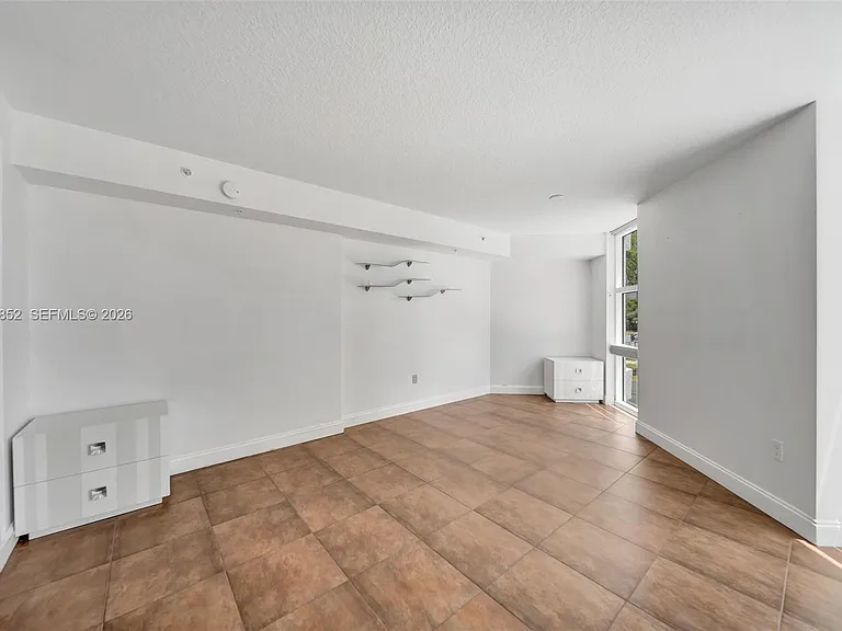401 SW 4th Ave #203 — Photo 37