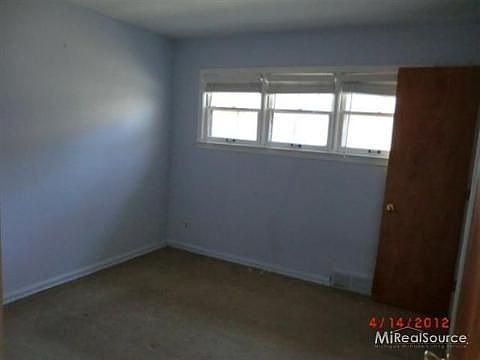 4th image of 24010 Oneida Ave