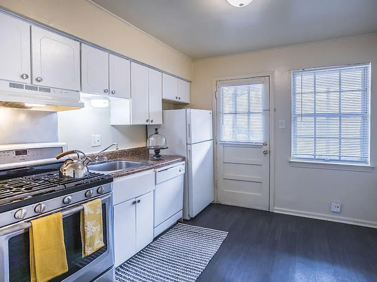 1133 S Cooper St #1 — Photo 2