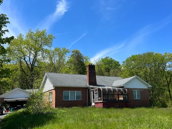 125 Jarvis Ave, Holyoke, MA 01040