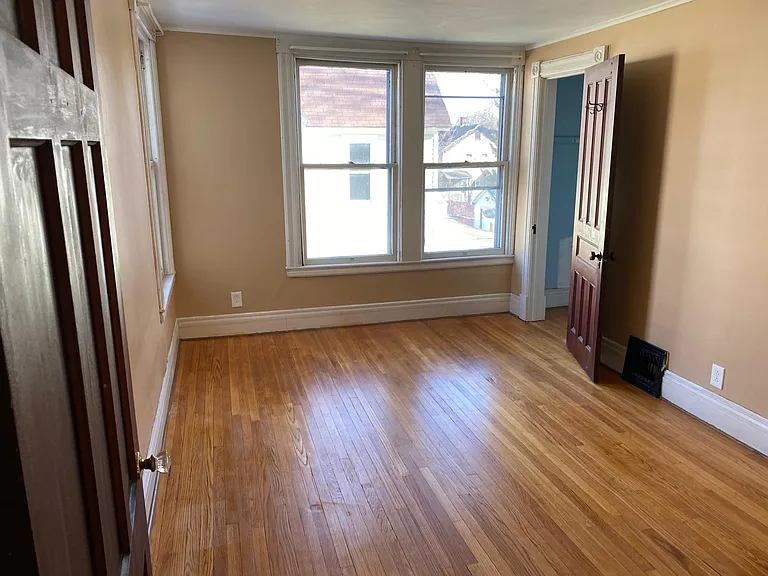 12 Davis Ave — Photo 1