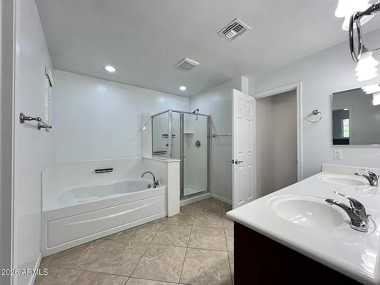 4642 S Carmine — Photo 33