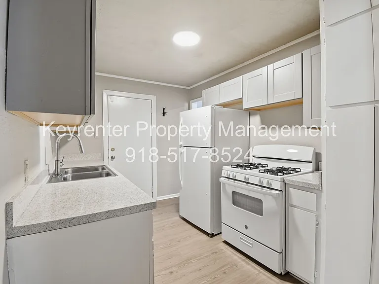 1514 E 49th St — Photo 9