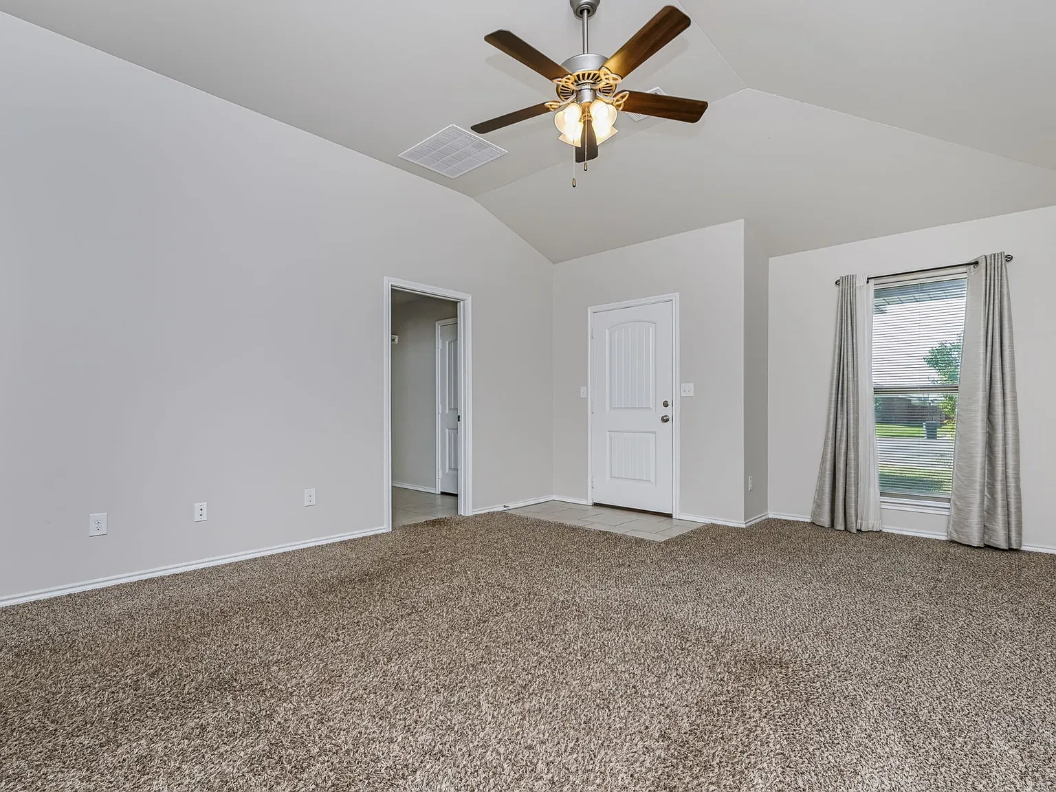 3 bed, 1350 sqft, $1,850 — Photo 4