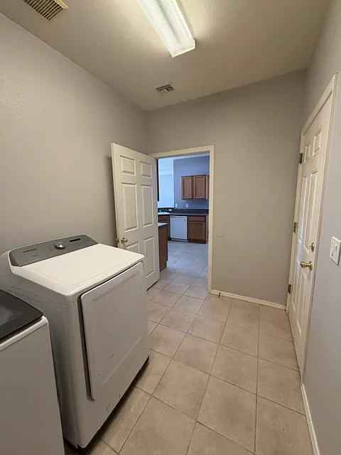 3 bed, 1356 sqft, $1,700 — Photo 4