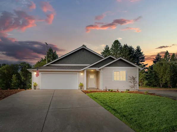 1107 Cascade Loop, Cave Junction, OR 97523