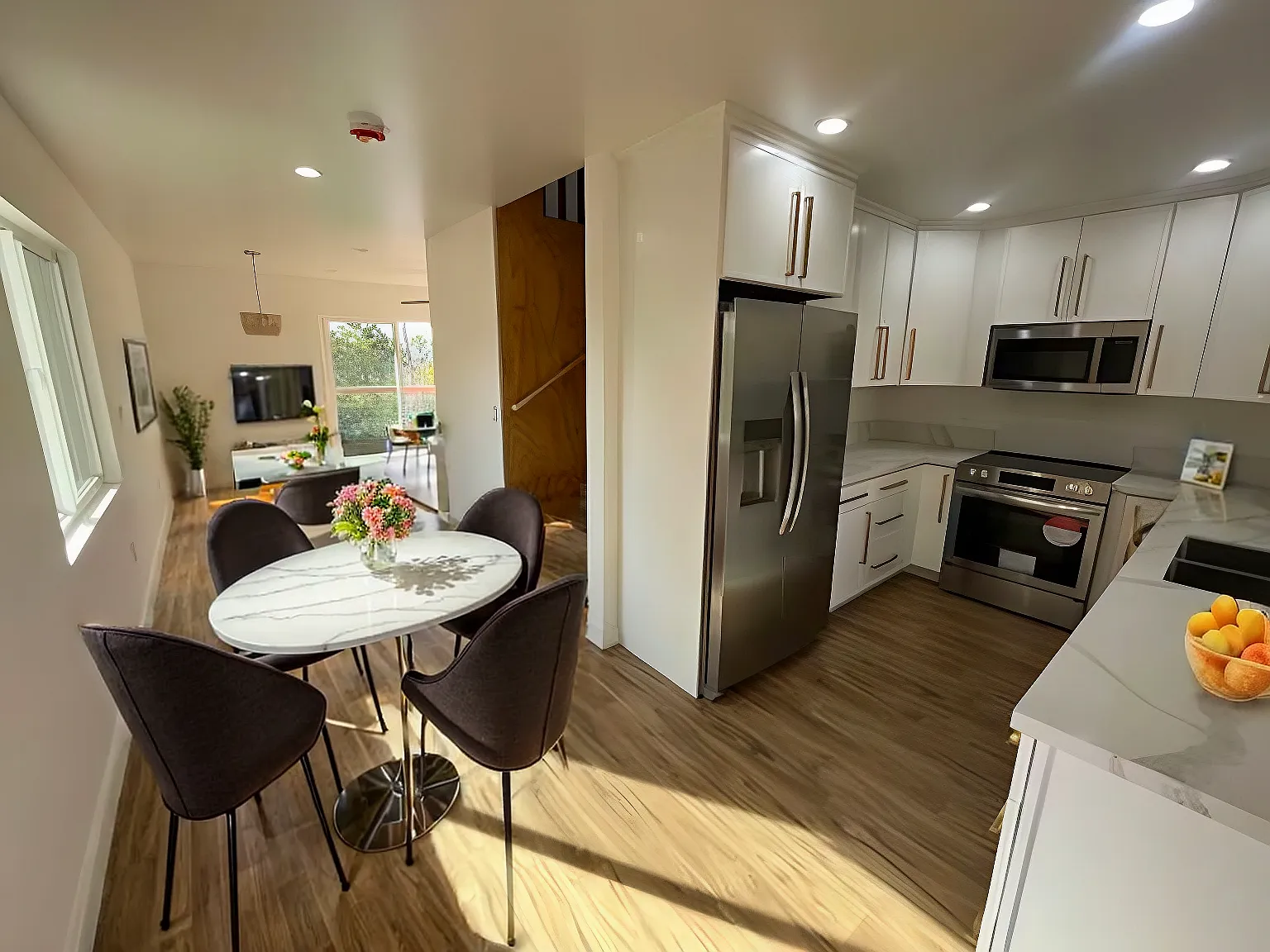 2 bed, 2.5 bath, 1000 sqft, $2,800 — Photo 2