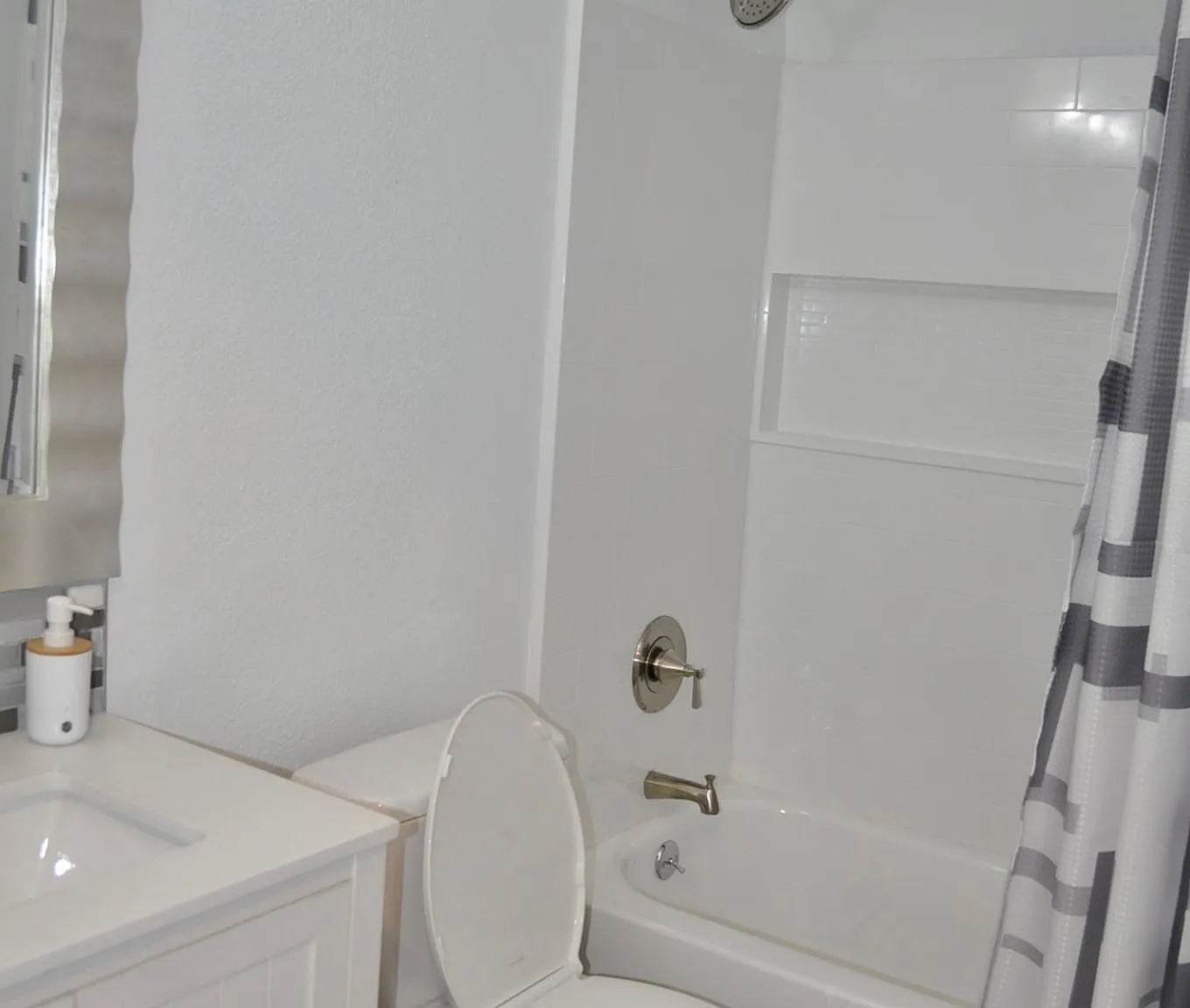 2 bed, 674 sqft, $2,300 — Photo 3
