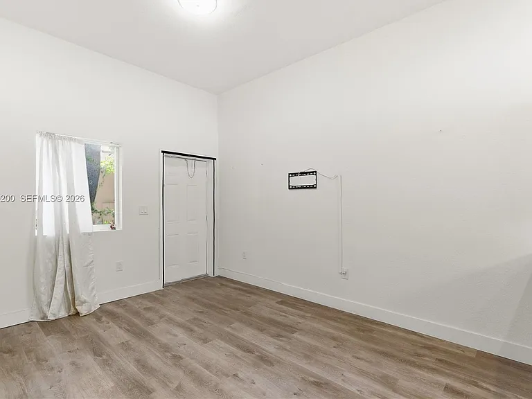 830 SE 14th St #2 — Photo 16