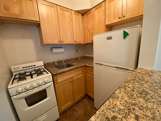 Rented by City Connections Realty | media 10