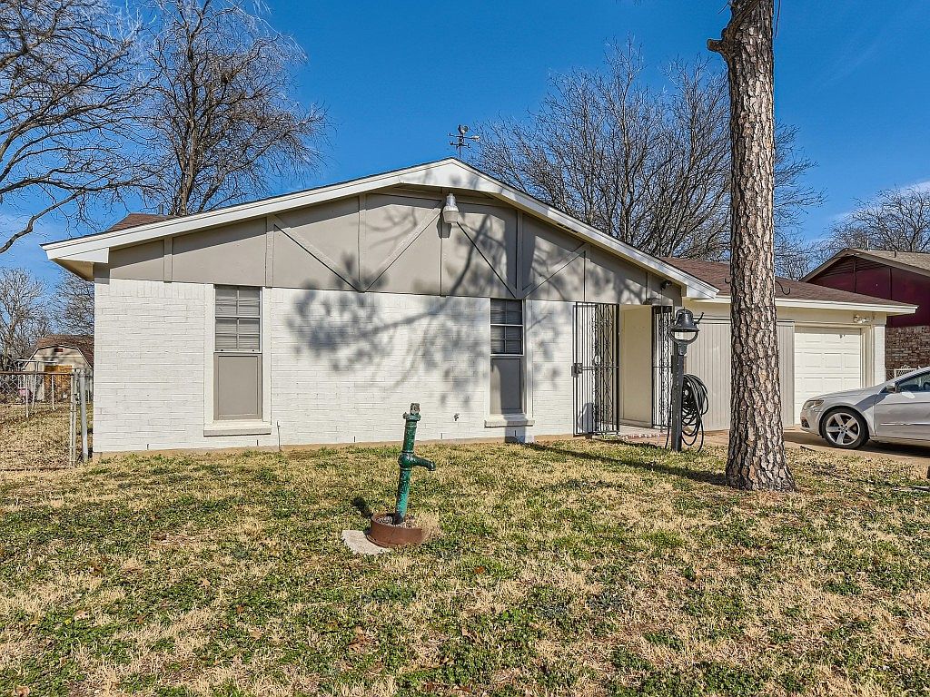 816 Skelly St, Crowley, TX 76036 Zillow