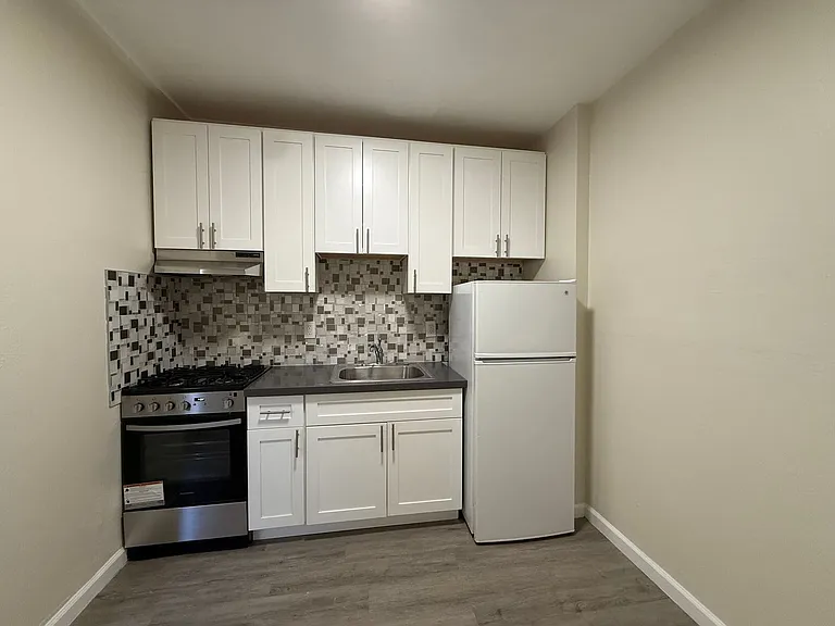 5 F St — Photo 17