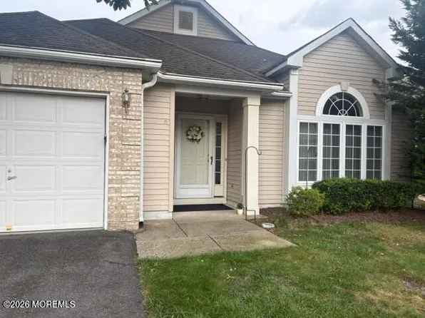8 Llewellyn Court, Jackson, NJ 08527