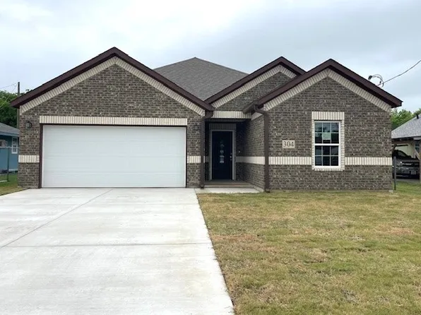 304 Avenue D, Ennis, TX 75119