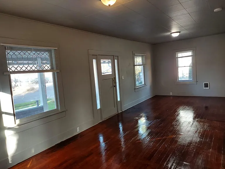 850 NW Polk Ave — Photo 12