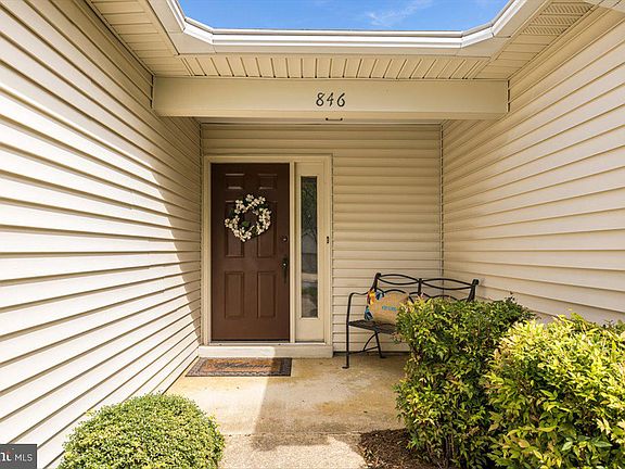 3rd image of 846 Singing Hills Ct