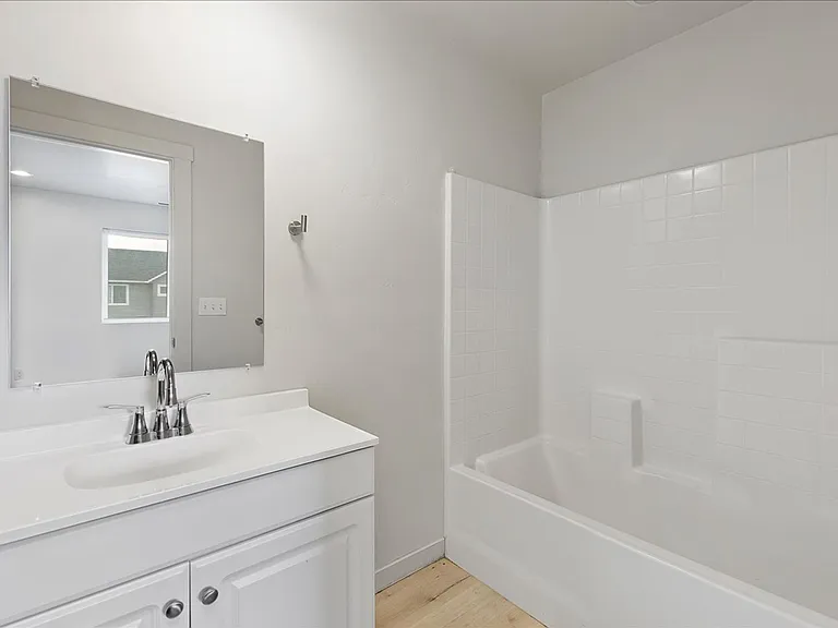 114-116 E Ravenna Ln #130 — Photo 26