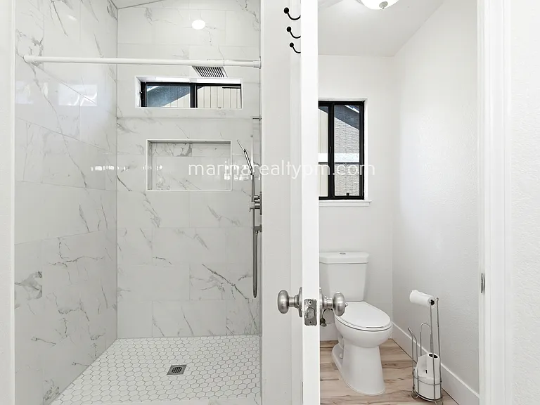 208 Buttercup Cir — Photo 23