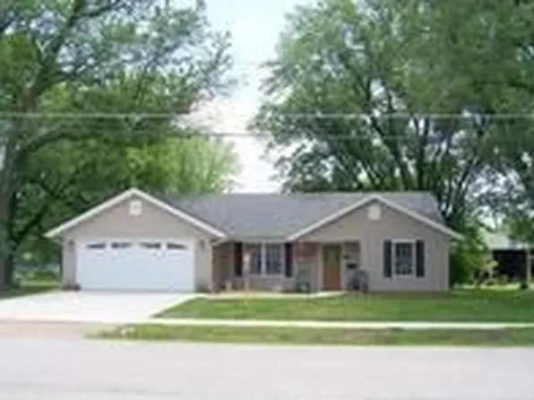 410 E Moore St, La Plata, MO 63549