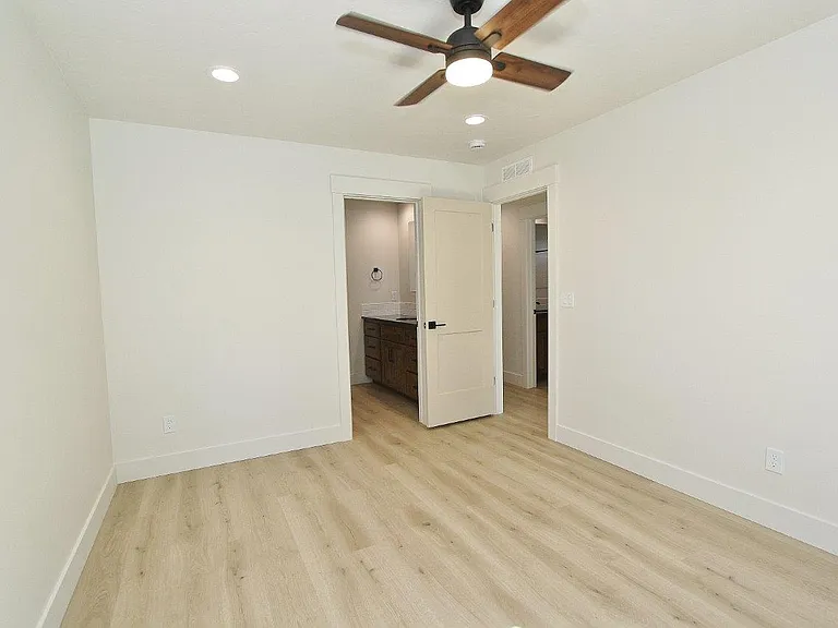 1115 S Commercial Ave #1 — Photo 11