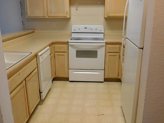 5th image of 1850 Blossom Ave APT 114