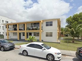 1575 SW 2nd St, Miami, FL