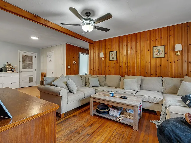 1902 Sunset Ln — Photo 15
