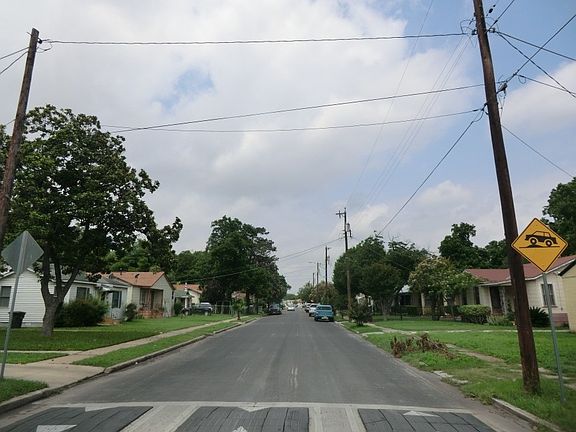 5th image of 519 Cavalier Ave