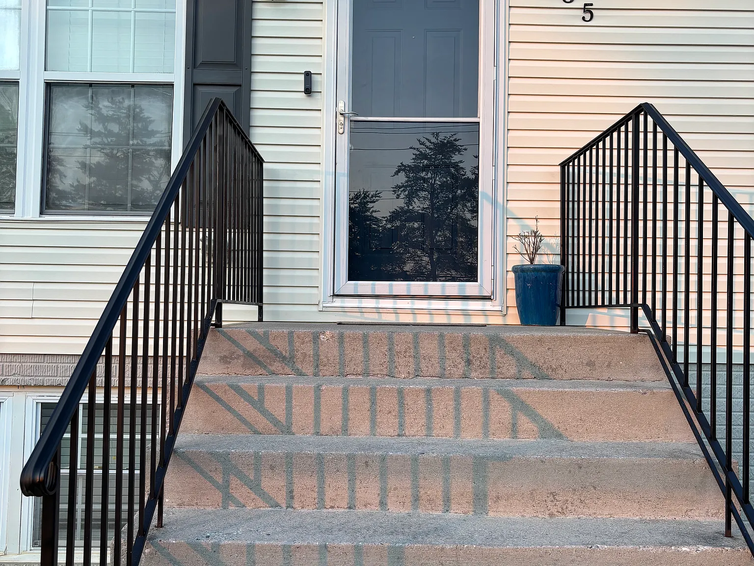 5 bed, 4100 sqft, $3,995 — Photo 3