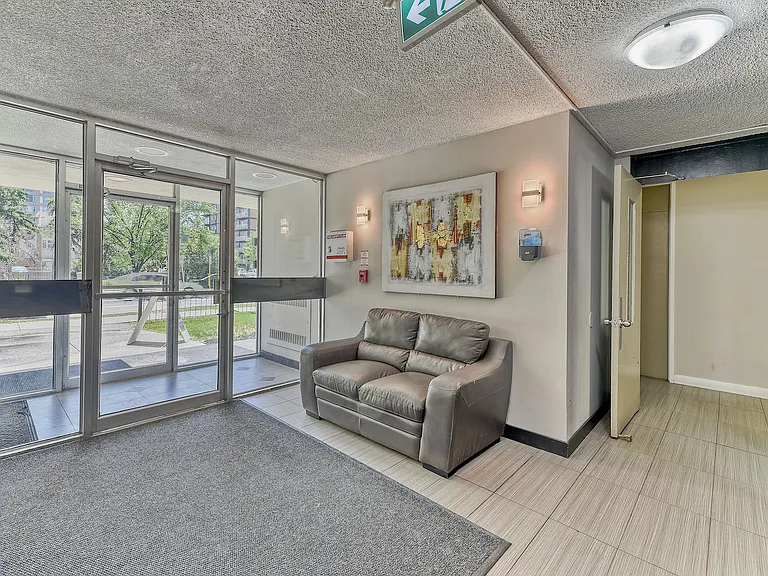 738 14th Ave SW #4C — Photo 2