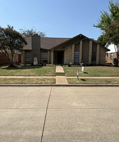 2849 London Ln — Photo 1