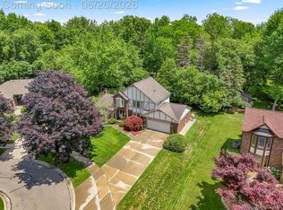 17520 Laurel Dr, Livonia, MI 48152