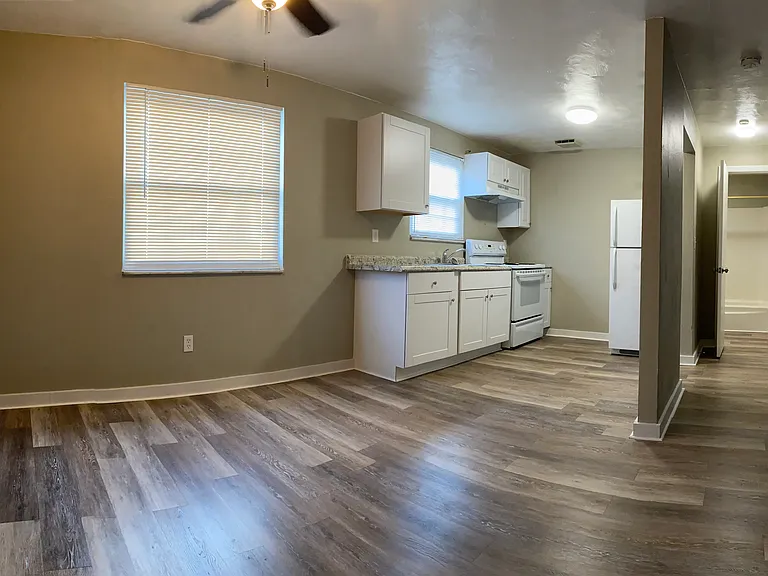 370 Oak Rd #370 — Photo 1