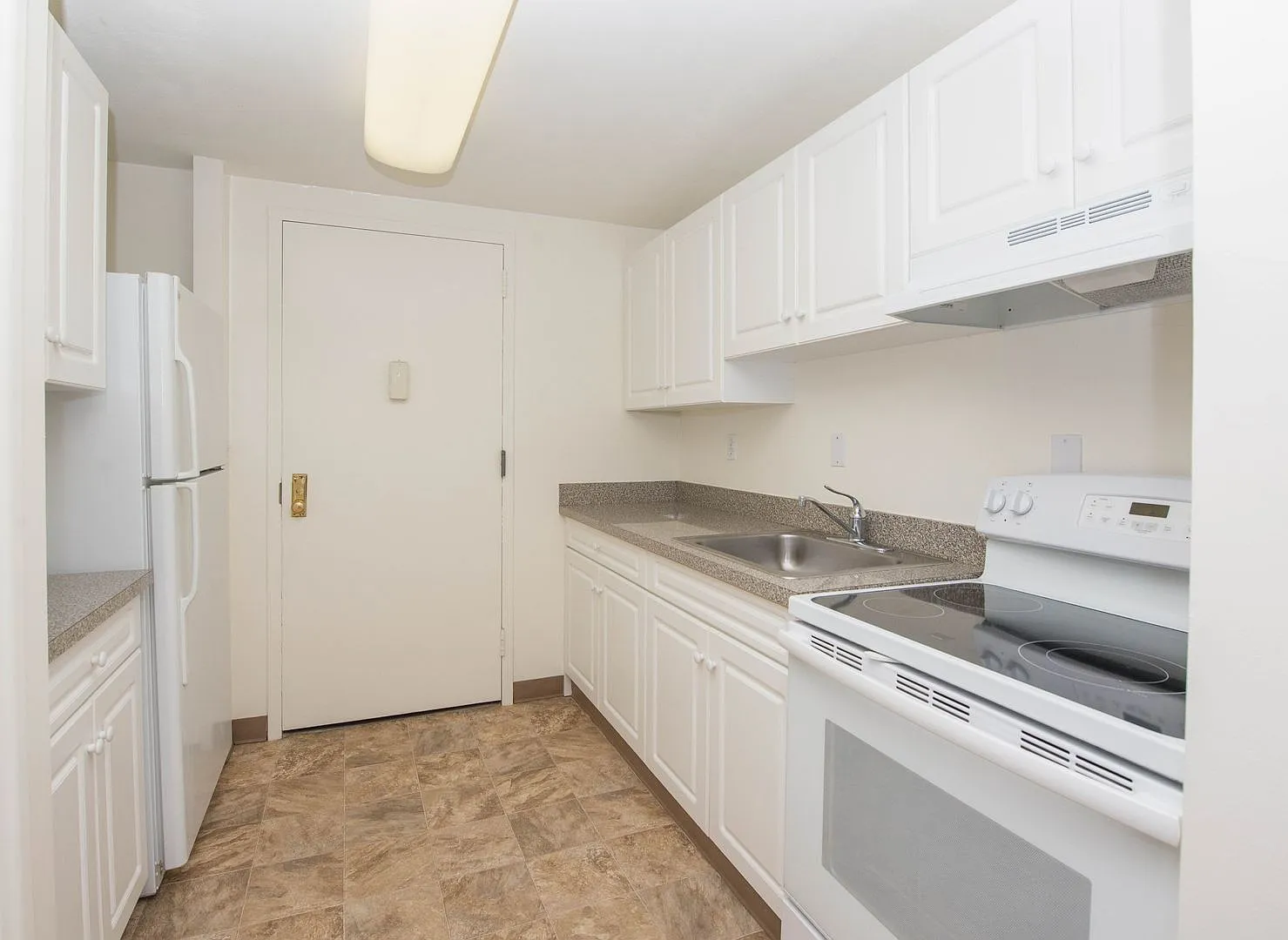 Lakewood Apartments — Photo 4