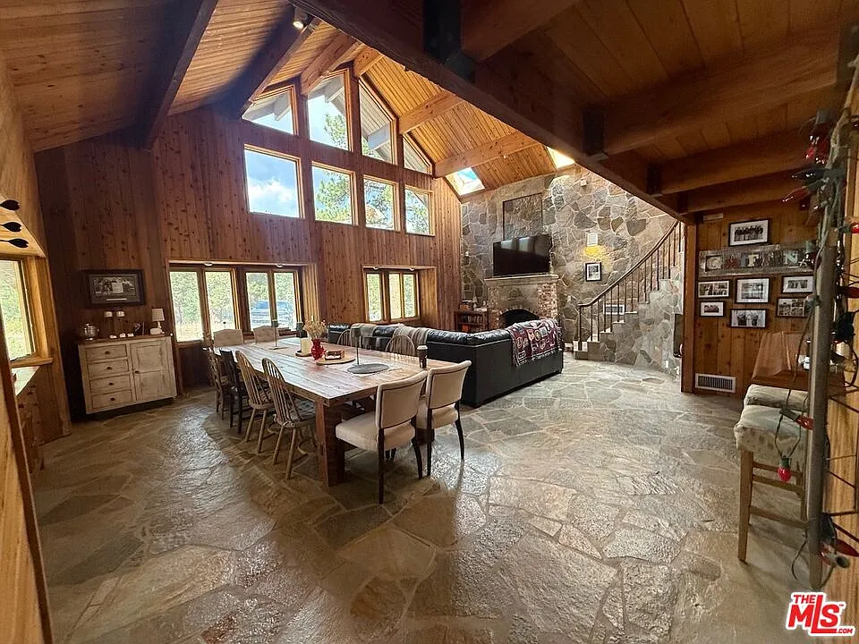 1196 Willow Ln