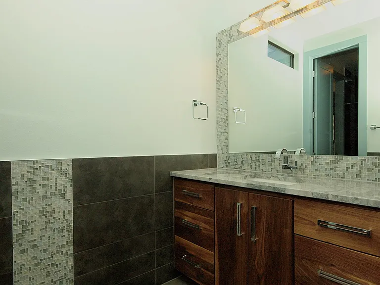 306 Franklin Blvd — Photo 13