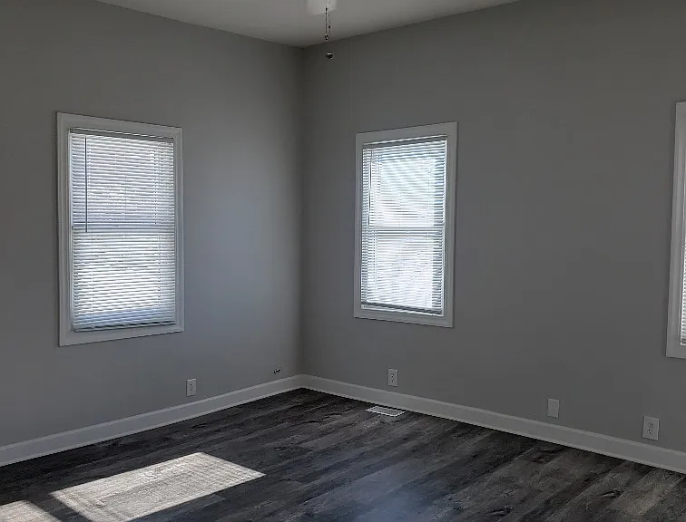 326 W 11th St — Photo 2