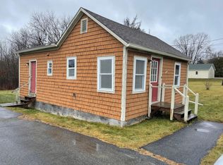 9 Troy Rd, Detroit, ME 04929