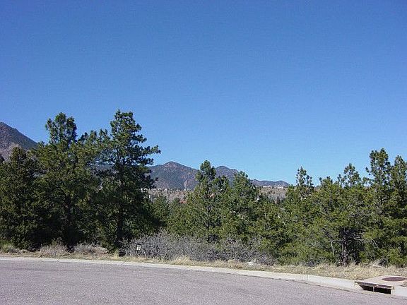 Private cul-de-sac location.