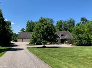 10460 Flat Rock Dr, Chardon, OH 44024