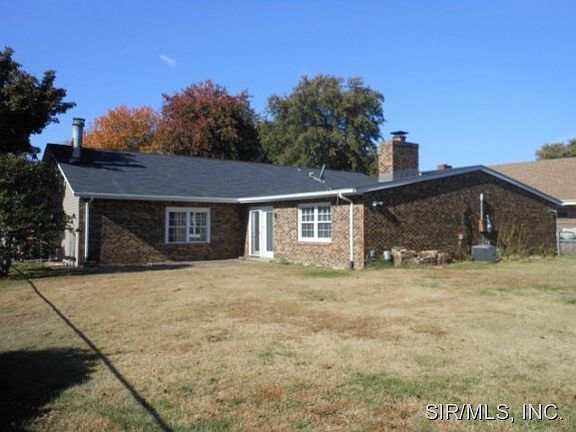 3rd image of 161 Arlington Dr
