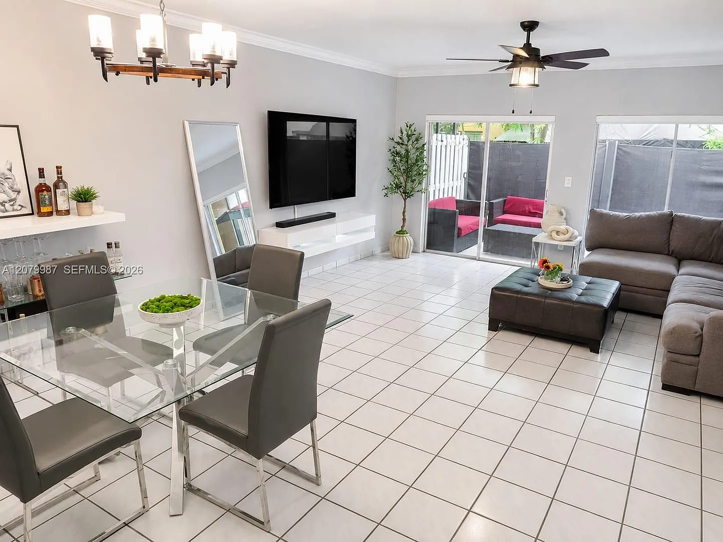 Centre Court Condo — Photo 4