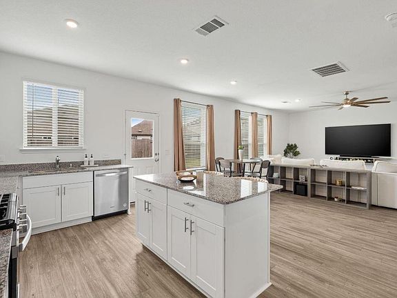 4th image of 23543 Powmill St