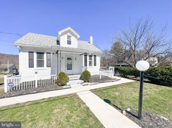 750 W Market St, Orwigsburg, PA 17961