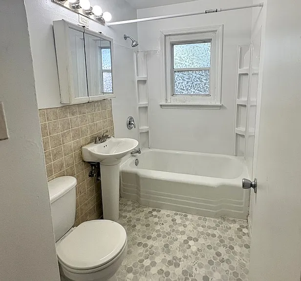 913 N Gregory St — Photo 5