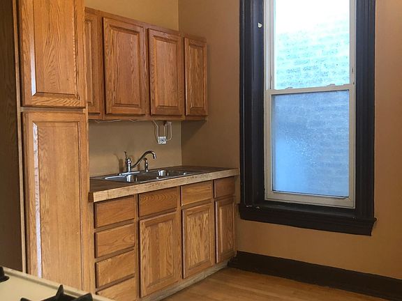 2nd image of 1421 W Superior St #2R